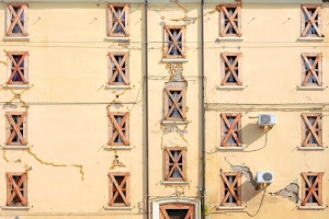 finestre, legno, condizionatori, palazzo, ics, assi, tante, pattern, porta, facciata, giallo, sbarrate