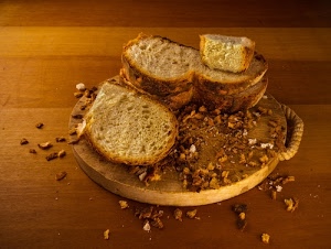 pane, fette, briciole, tagliere, legno, marrone, cibo, tavolo, mollica, crosta, maniglia, manico, farina