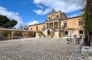sedie, alberi, cielo, colonne, nuvole, scale, finestre, villa, porte, cortile, azzurro, campana, scalinata, casa, piazza, verde, pietre, palazzo, ringhiere