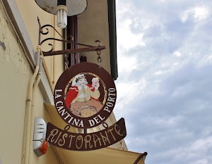 insegna, cielo, ristorante, nuvole, lampada, ferro, catene, disegno, muro, lampadina, allarme, lampione, scritta, targa, tubi, rosso, tetto, insegne, cantina, pubblicità
