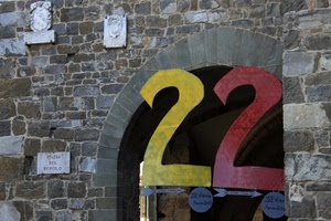 arco, due, giallo, rosso, numeri, muro, ventidue, stemmi, pietre, numero, targa, frecce, porta, mattoni, sassi