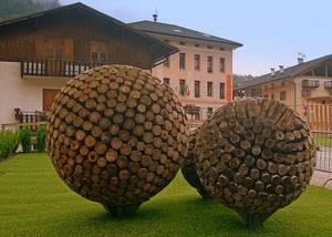prato, sfere, legno, case, tre, verde, erba, marrone, palle