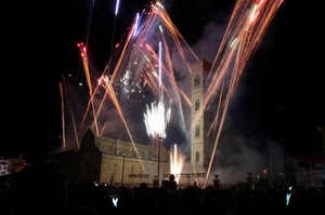 fuochi, chiesa, campanile, notte, notturno, luci, festa, cielo, artificiali