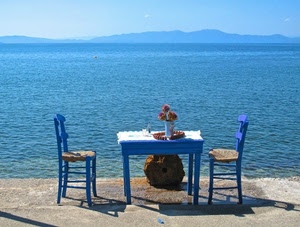 sedie, mare, fiori, azzurro, acqua, vaso, tavolino, tavolo, due, montagne, bianco, cielo, ombra, blu